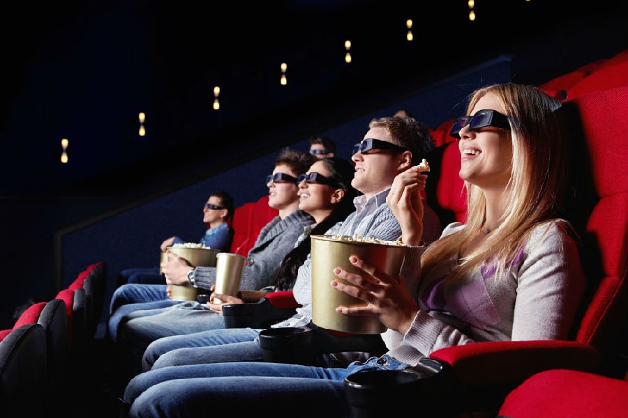 
票房收入只能维持大部分影院的经营，利润来源主要是爆米花等消费品和影院广告