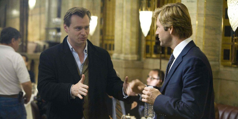 克里斯托弗·诺兰 (Christopher Nolan)在<em>《蝙蝠侠：黑暗骑士》</em>片场指导