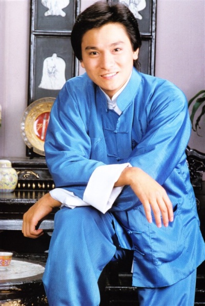 1982在TVB电视剧<em>《苏乞儿》</em>里，刘德华饰演万铁豪