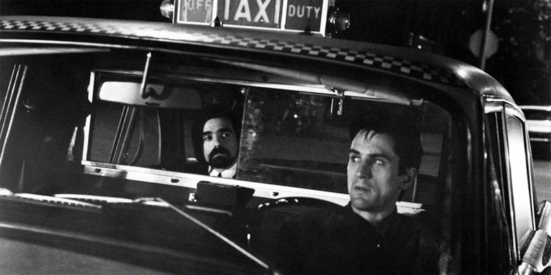 <em>《出租车司机》</em>（Taxi Driver）剧照，后座为马丁·斯科塞斯（Martin Scorsese）